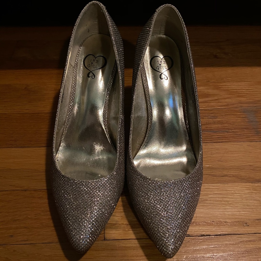 Pumps - Picture 2 of 3
